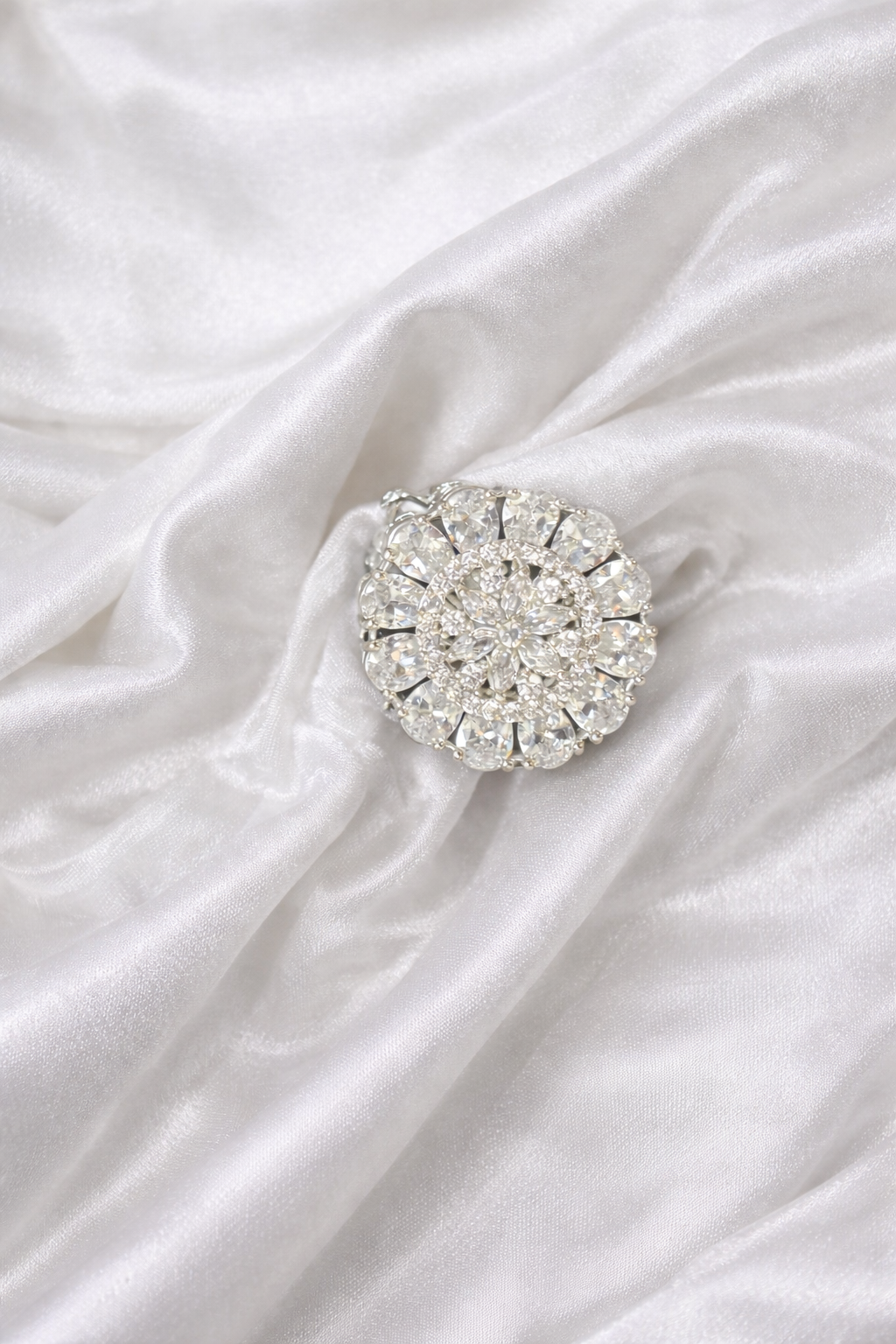 Elegant Floral Diamond Ring - Image 5