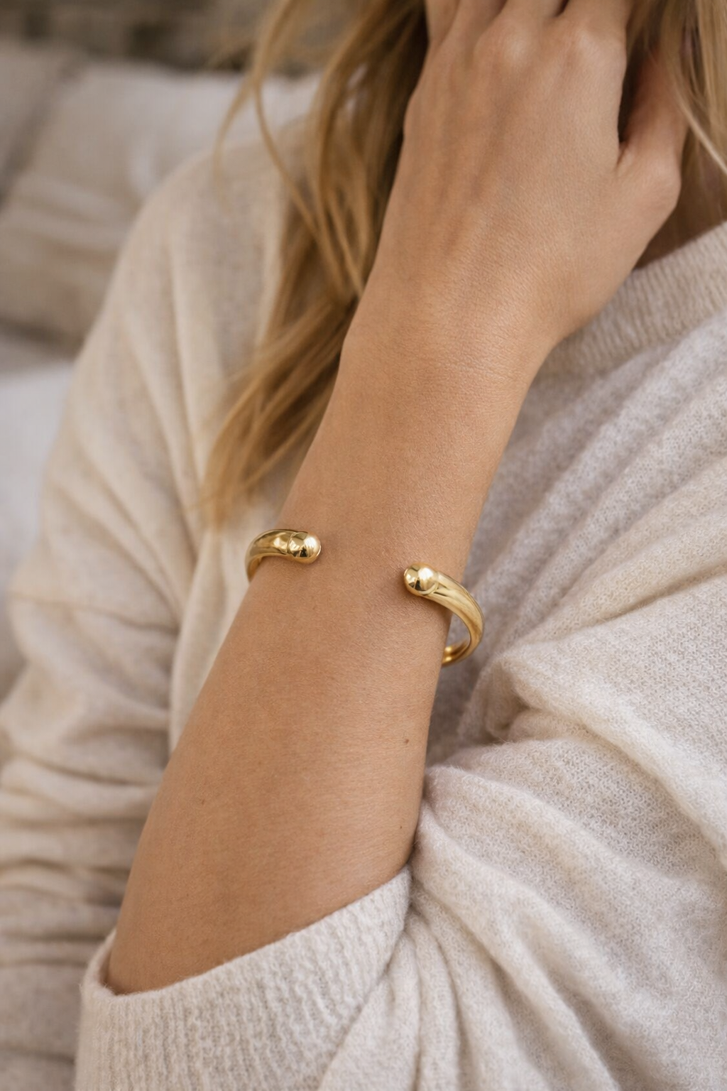 Elegant Gold-Style Rounded Open Cuff Bangle - Image 5