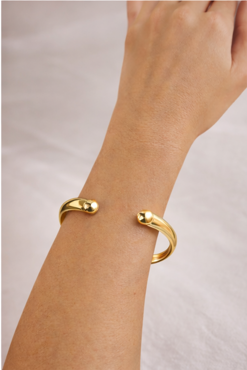 Elegant Gold-Style Rounded Open Cuff Bangle - Image 4
